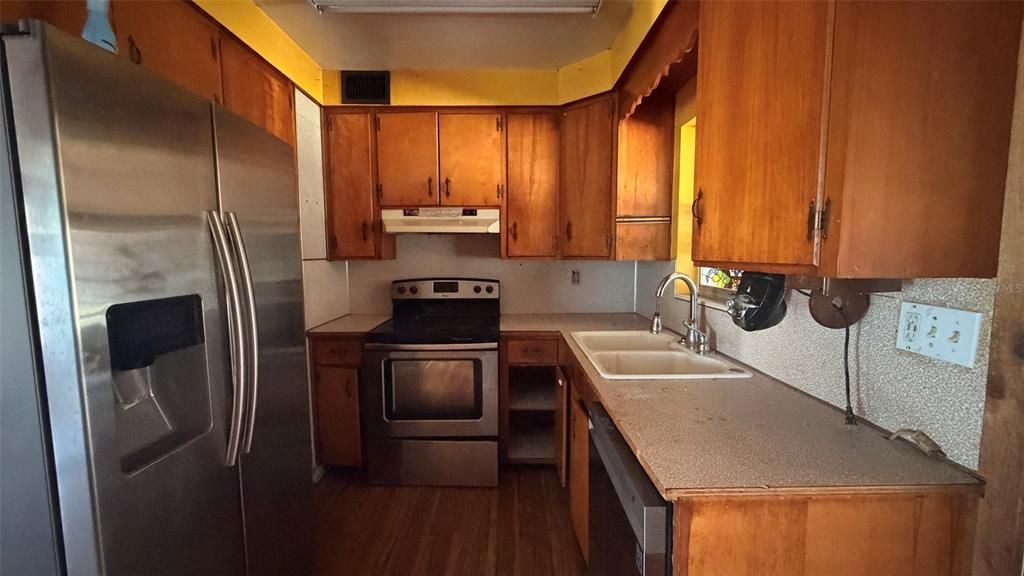На продажу: $99,999 (2 спален, 2 ванн, 1112 Квадратных фут)