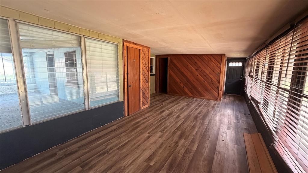 На продажу: $99,999 (2 спален, 2 ванн, 1112 Квадратных фут)