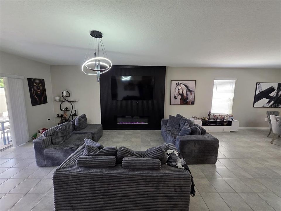 For Rent: $2,480 (4 beds, 3 baths, 2105 Square Feet)