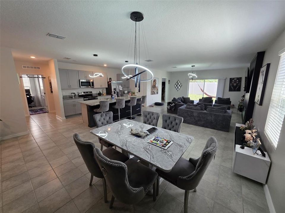 For Rent: $2,480 (4 beds, 3 baths, 2105 Square Feet)