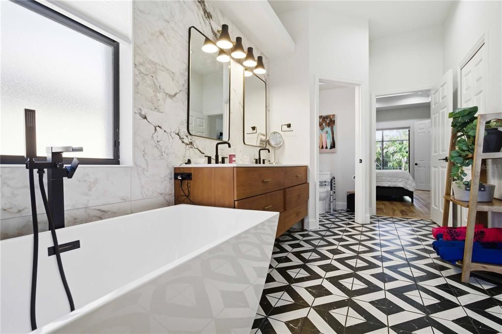 For Sale: $849,999 (4 beds, 3 baths, 2418 Square Feet)