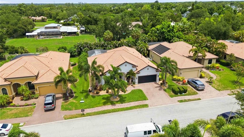 For Sale: $849,999 (4 beds, 3 baths, 2418 Square Feet)