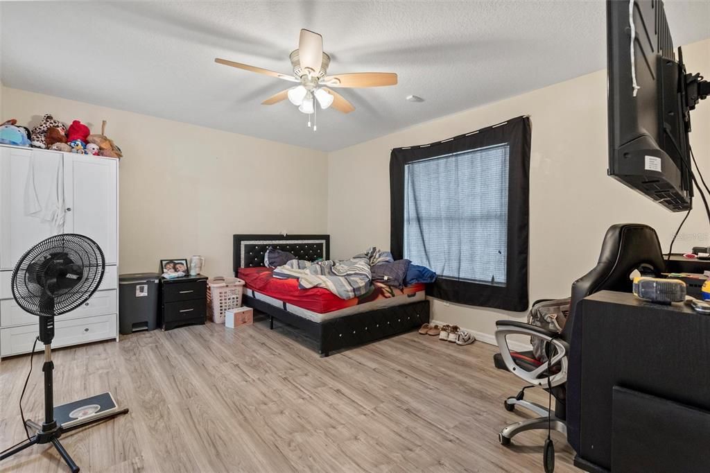 En Venta: $419,900 (4 camas, 0 baños, 2695 Pies cuadrados)