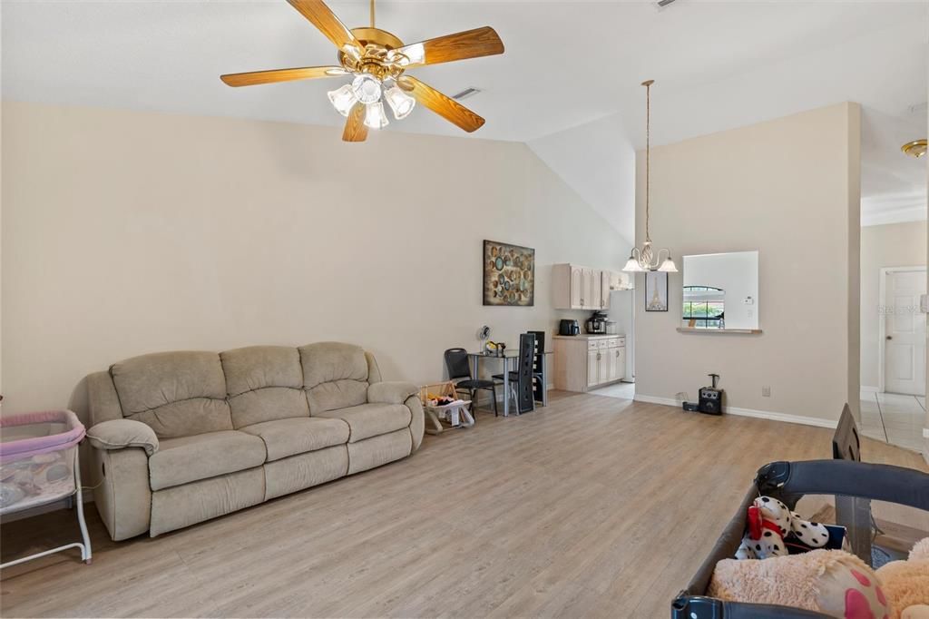 En Venta: $419,900 (4 camas, 0 baños, 2695 Pies cuadrados)