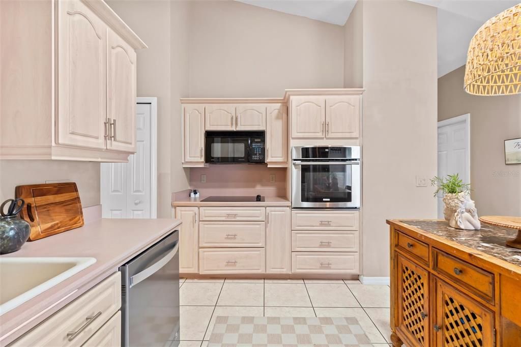 En Venta: $419,900 (4 camas, 0 baños, 2695 Pies cuadrados)
