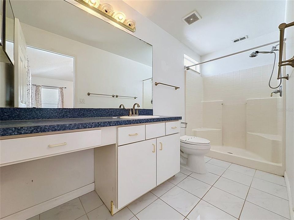 En Venta: $330,000 (3 camas, 2 baños, 1365 Pies cuadrados)