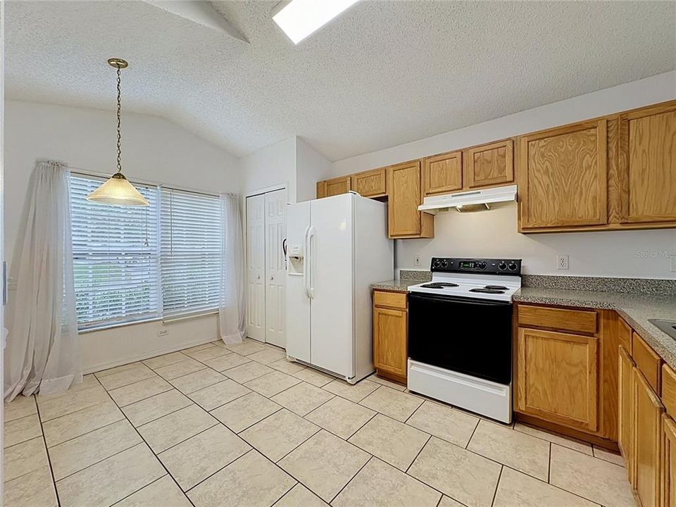 En Venta: $330,000 (3 camas, 2 baños, 1365 Pies cuadrados)