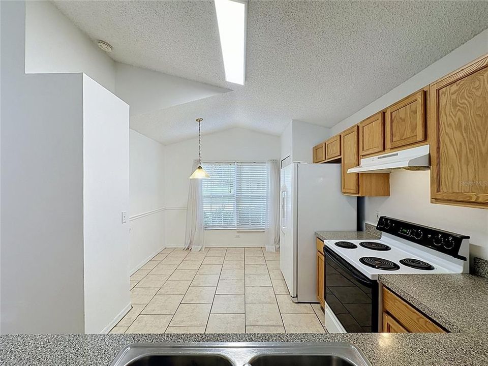 En Venta: $330,000 (3 camas, 2 baños, 1365 Pies cuadrados)