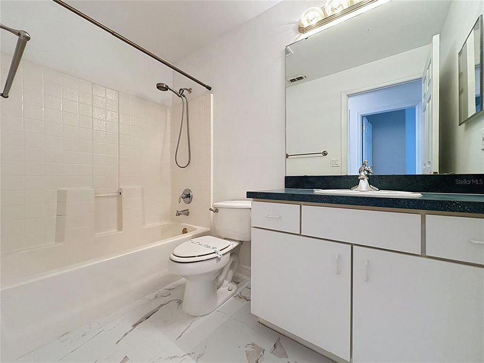 En Venta: $330,000 (3 camas, 2 baños, 1365 Pies cuadrados)