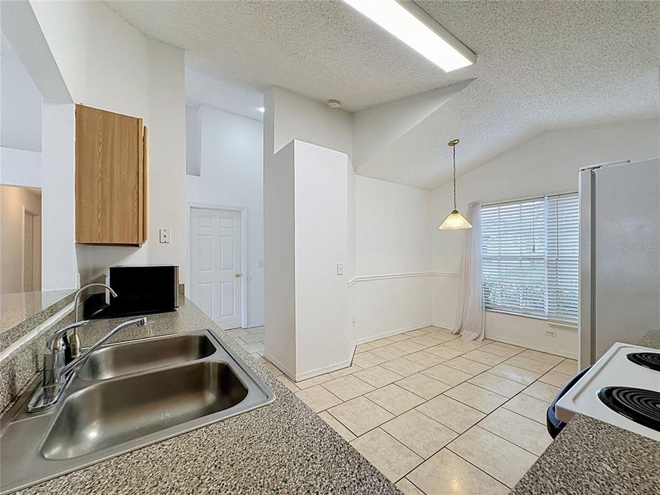 En Venta: $330,000 (3 camas, 2 baños, 1365 Pies cuadrados)