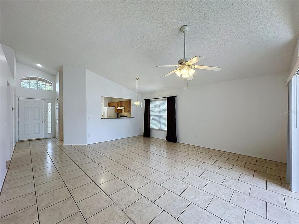 En Venta: $330,000 (3 camas, 2 baños, 1365 Pies cuadrados)
