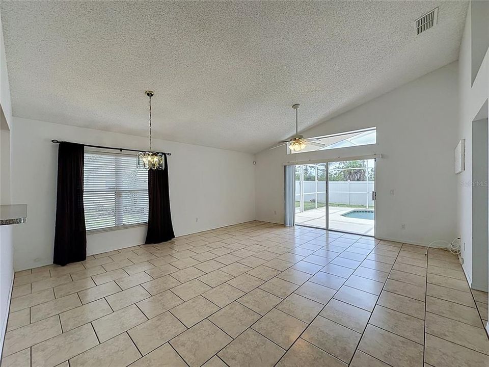 En Venta: $330,000 (3 camas, 2 baños, 1365 Pies cuadrados)