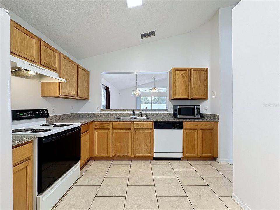 En Venta: $330,000 (3 camas, 2 baños, 1365 Pies cuadrados)