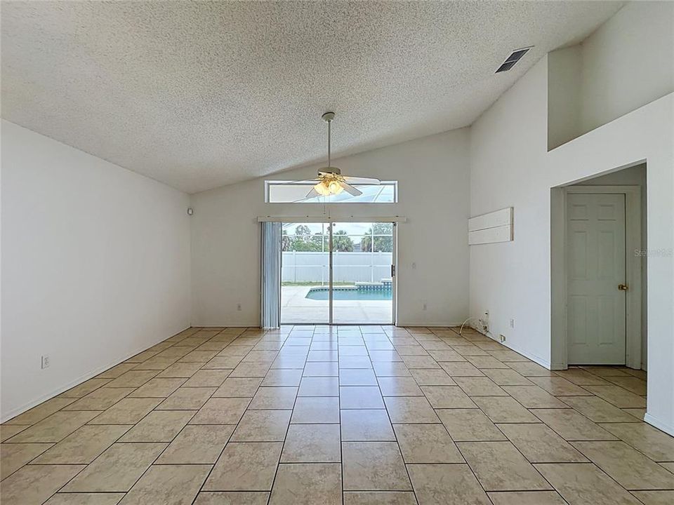 En Venta: $330,000 (3 camas, 2 baños, 1365 Pies cuadrados)