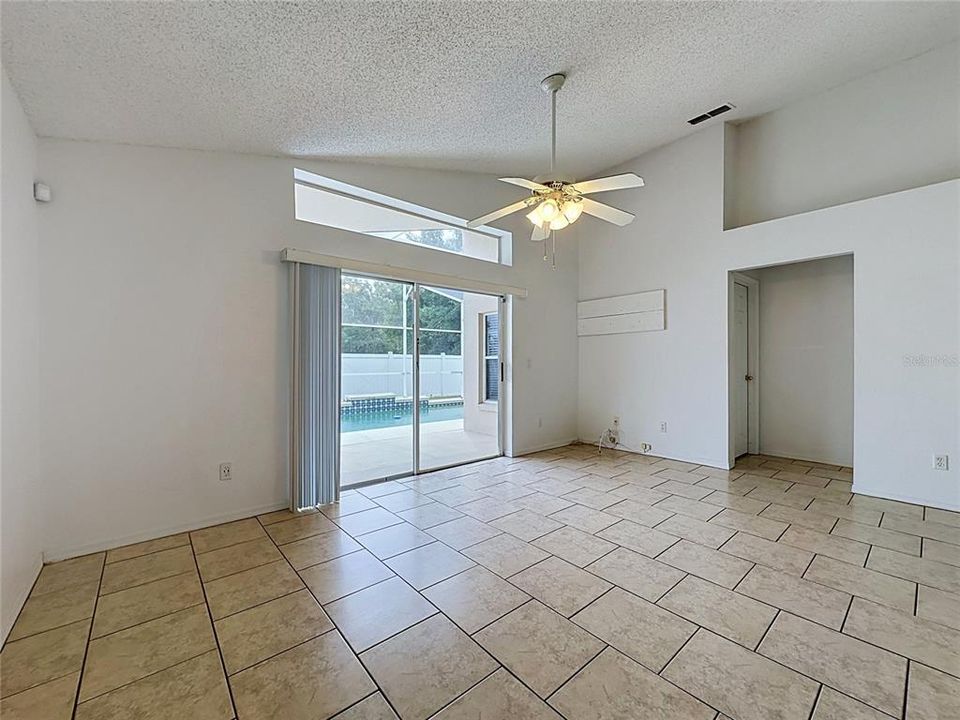 En Venta: $330,000 (3 camas, 2 baños, 1365 Pies cuadrados)