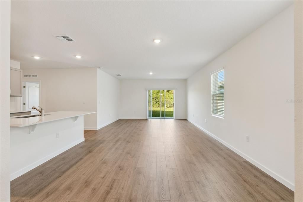En Renta: $3,000 (5 camas, 3 baños, 2447 Pies cuadrados)
