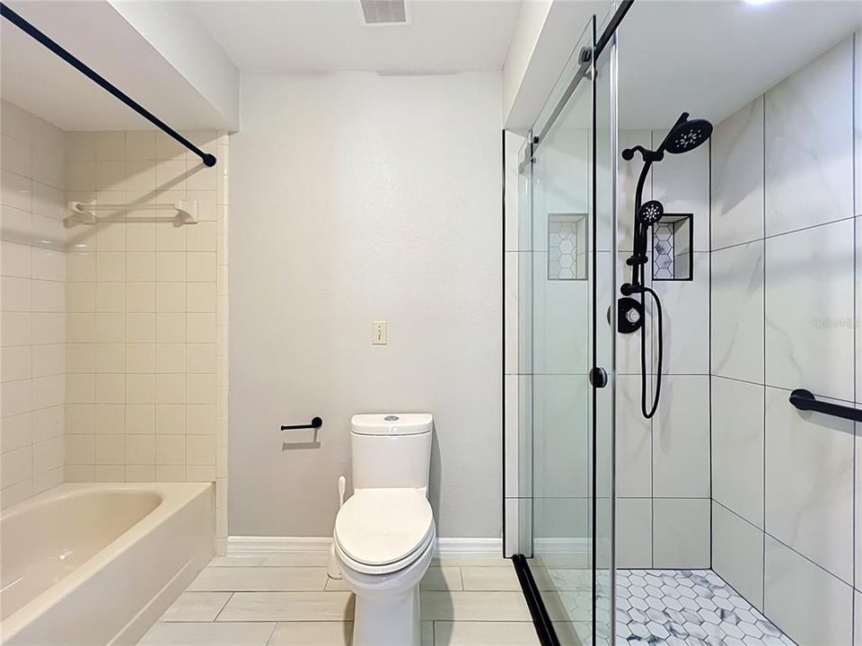 На продажу: $279,900 (2 спален, 2 ванн, 1295 Квадратных фут)