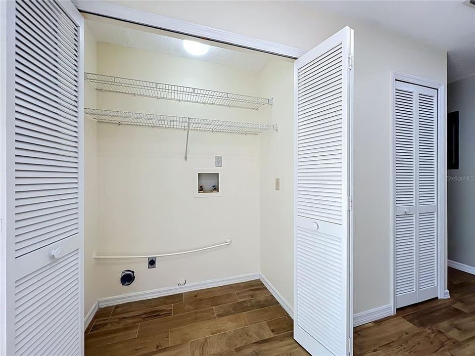 На продажу: $279,900 (2 спален, 2 ванн, 1295 Квадратных фут)