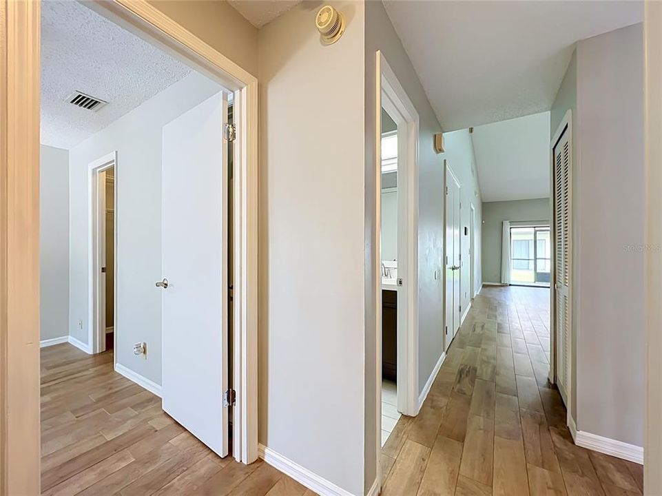 На продажу: $279,900 (2 спален, 2 ванн, 1295 Квадратных фут)