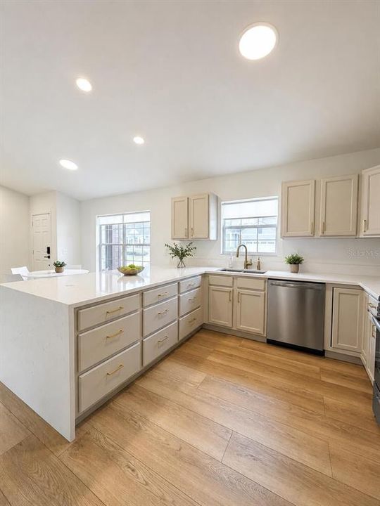 For Sale: $358,500 (3 beds, 2 baths, 1334 Square Feet)