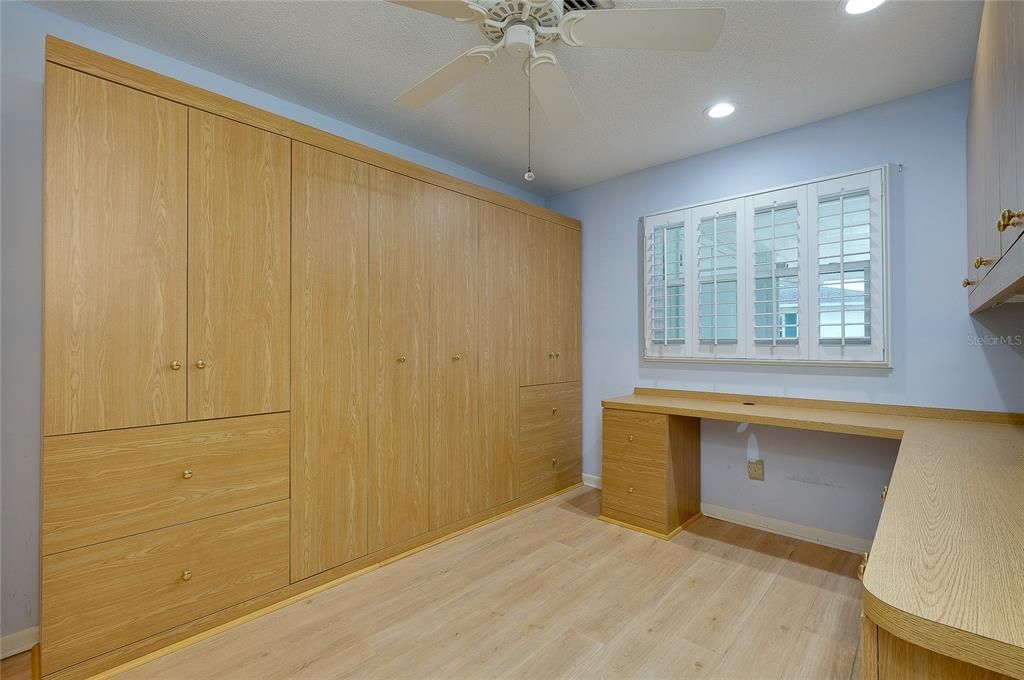 For Sale: $199,000 (2 beds, 1 baths, 1031 Square Feet)