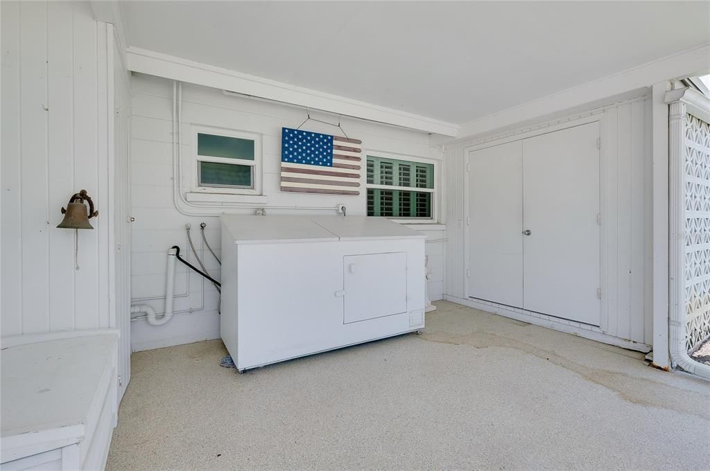 For Sale: $199,000 (2 beds, 1 baths, 1031 Square Feet)