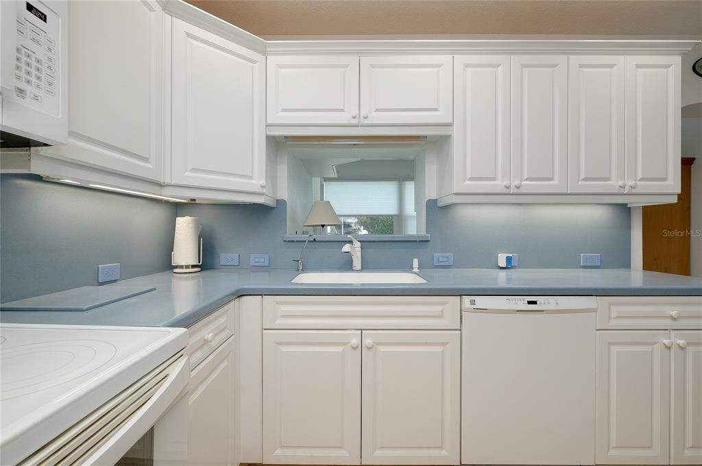 For Sale: $199,000 (2 beds, 1 baths, 1031 Square Feet)