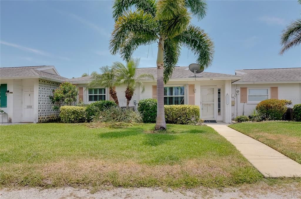 For Sale: $199,000 (2 beds, 1 baths, 1031 Square Feet)