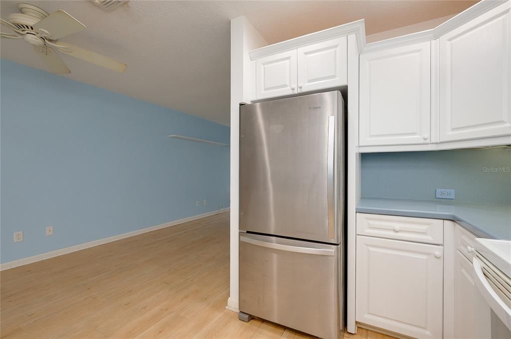 For Sale: $199,000 (2 beds, 1 baths, 1031 Square Feet)