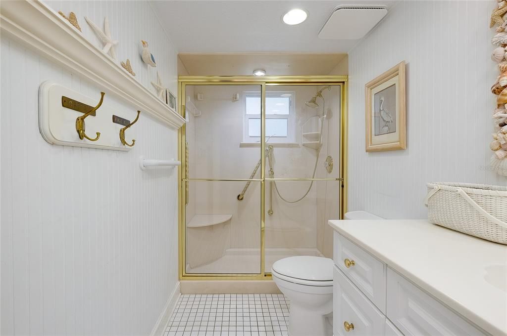 For Sale: $199,000 (2 beds, 1 baths, 1031 Square Feet)