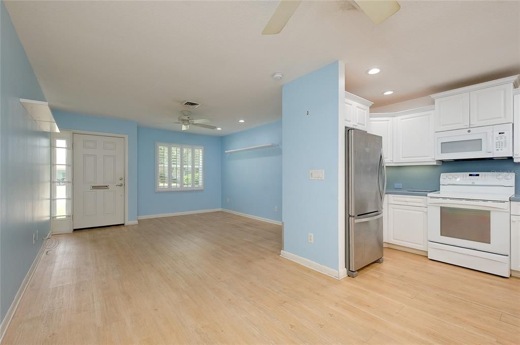 For Sale: $199,000 (2 beds, 1 baths, 1031 Square Feet)