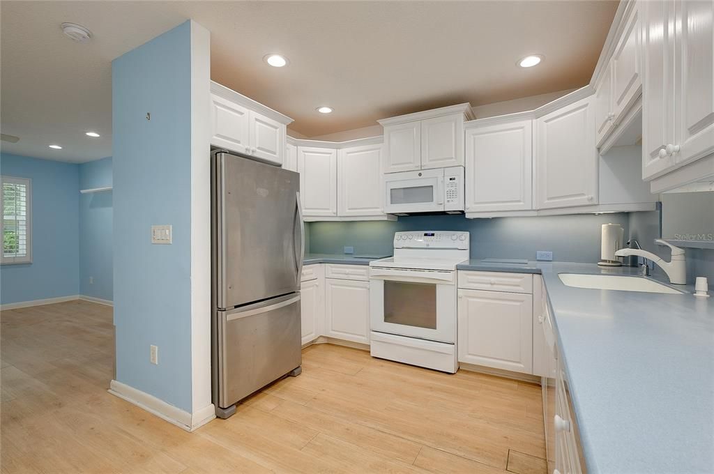 For Sale: $199,000 (2 beds, 1 baths, 1031 Square Feet)