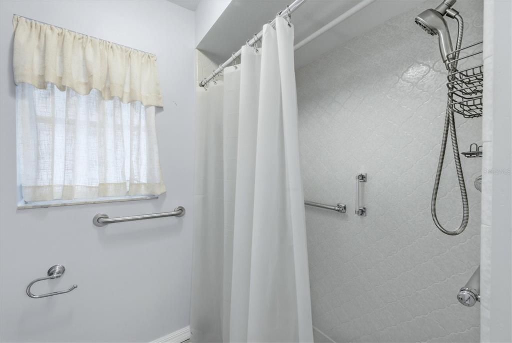 For Sale: $250,000 (2 beds, 2 baths, 1370 Square Feet)