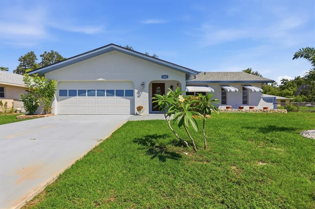 For Sale: $250,000 (2 beds, 2 baths, 1370 Square Feet)
