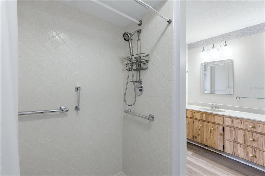 For Sale: $250,000 (2 beds, 2 baths, 1370 Square Feet)