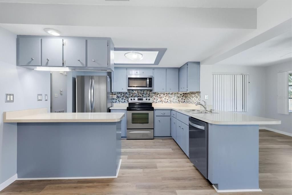 For Sale: $250,000 (2 beds, 2 baths, 1370 Square Feet)