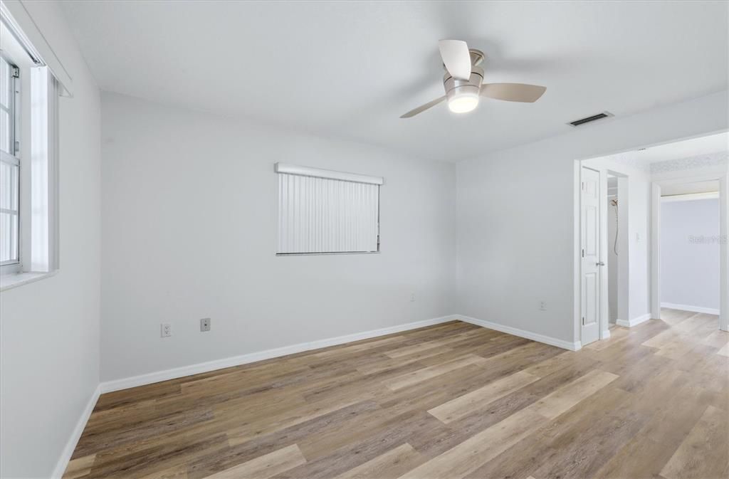 For Sale: $250,000 (2 beds, 2 baths, 1370 Square Feet)
