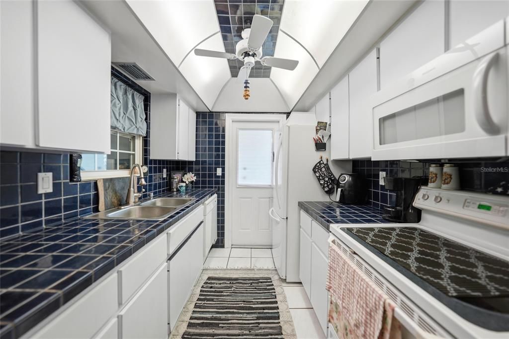 Под контрактом: $225,000 (3 спален, 2 ванн, 1148 Квадратных фут)