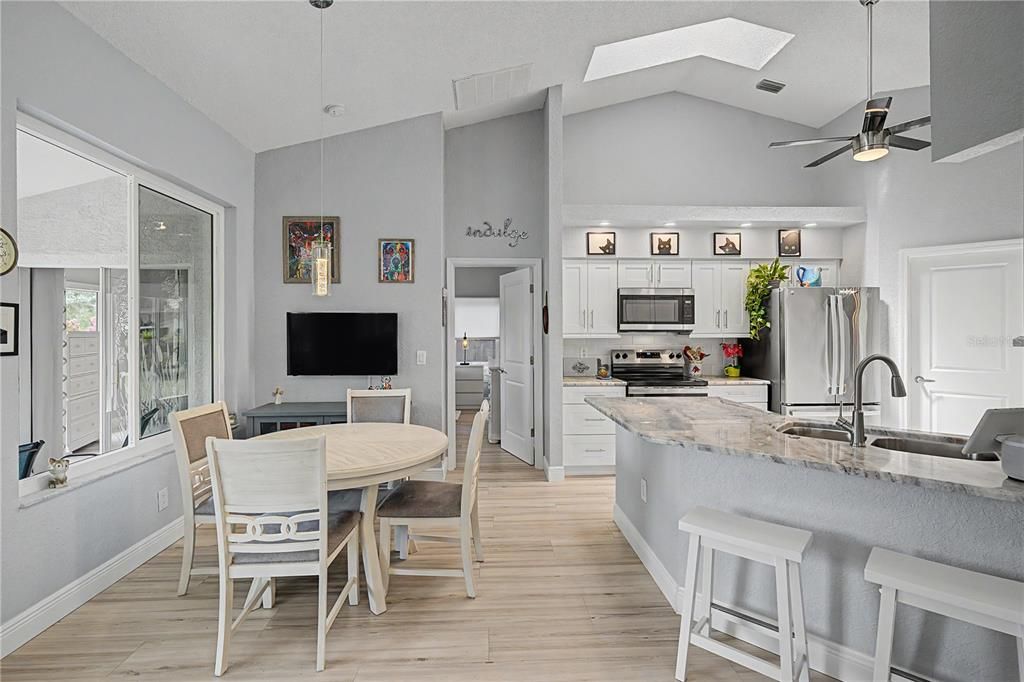 En Venta: $450,000 (3 camas, 2 baños, 1964 Pies cuadrados)