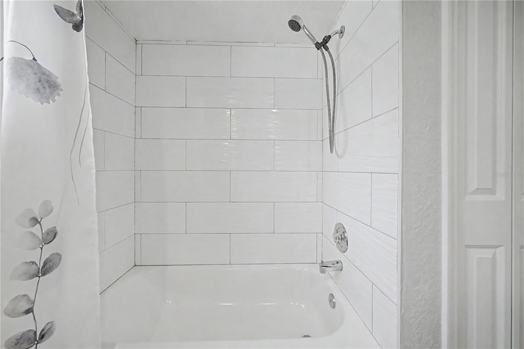En Venta: $450,000 (3 camas, 2 baños, 1964 Pies cuadrados)