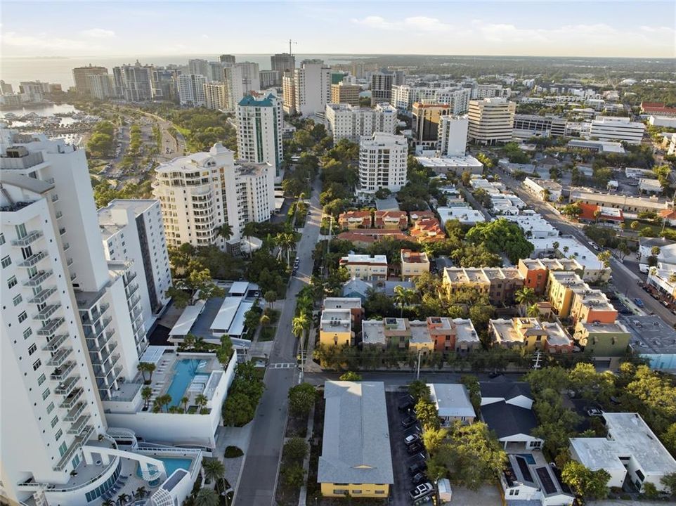 На продажу: $359,000 (1 спален, 1 ванн, 647 Квадратных фут)