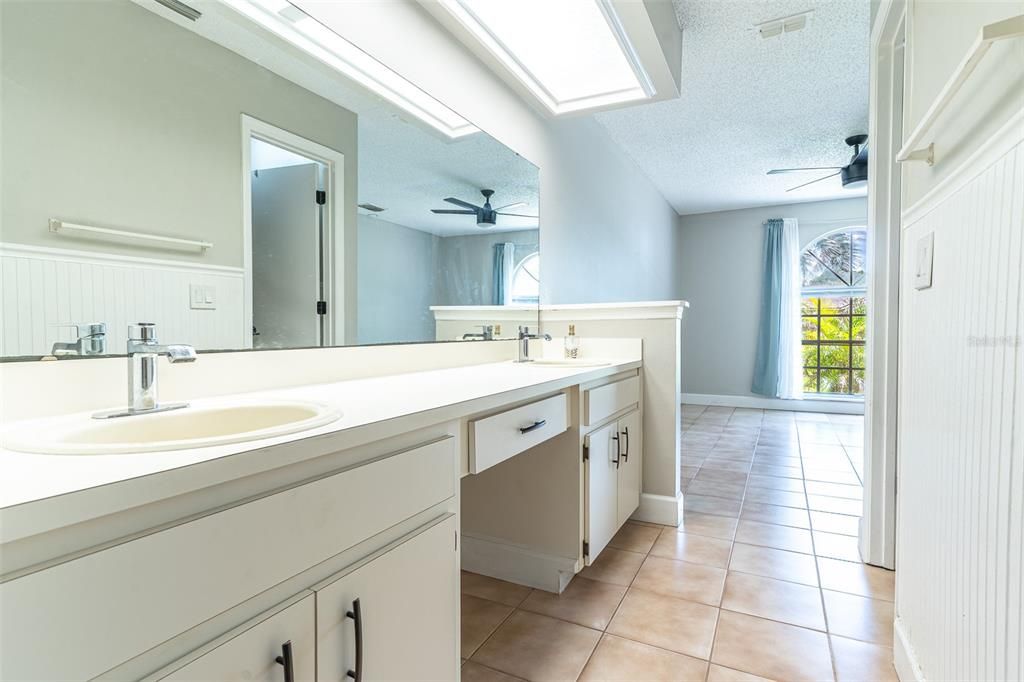 For Rent: $2,400 (4 beds, 2 baths, 1790 Square Feet)