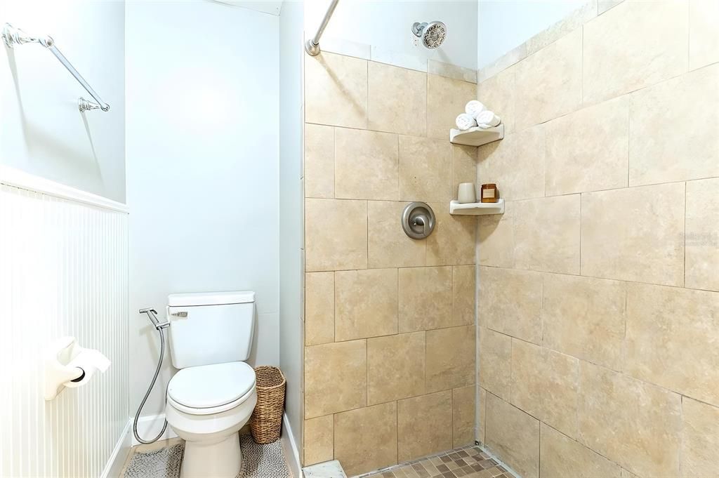 For Rent: $2,400 (4 beds, 2 baths, 1790 Square Feet)