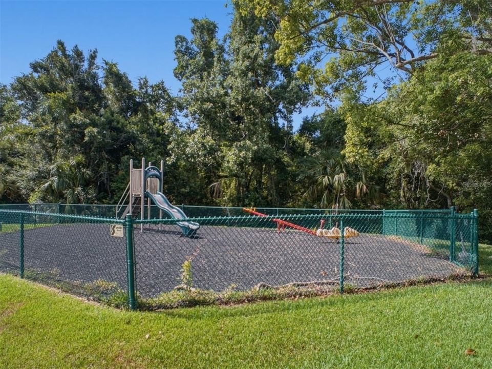На продажу: $154,900 (2 спален, 2 ванн, 979 Квадратных фут)