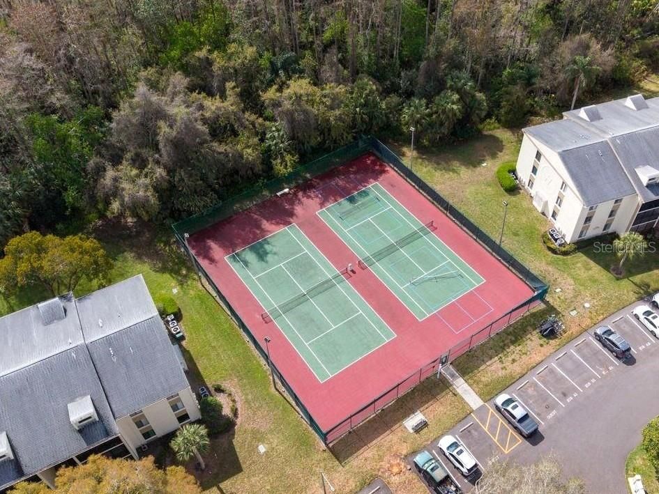 На продажу: $154,900 (2 спален, 2 ванн, 979 Квадратных фут)