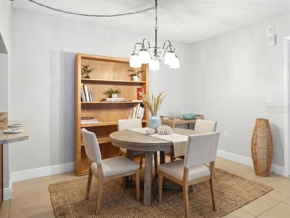 На продажу: $154,900 (2 спален, 2 ванн, 979 Квадратных фут)