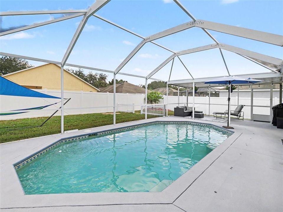 Activo con contrato: $375,000 (4 camas, 2 baños, 1550 Pies cuadrados)
