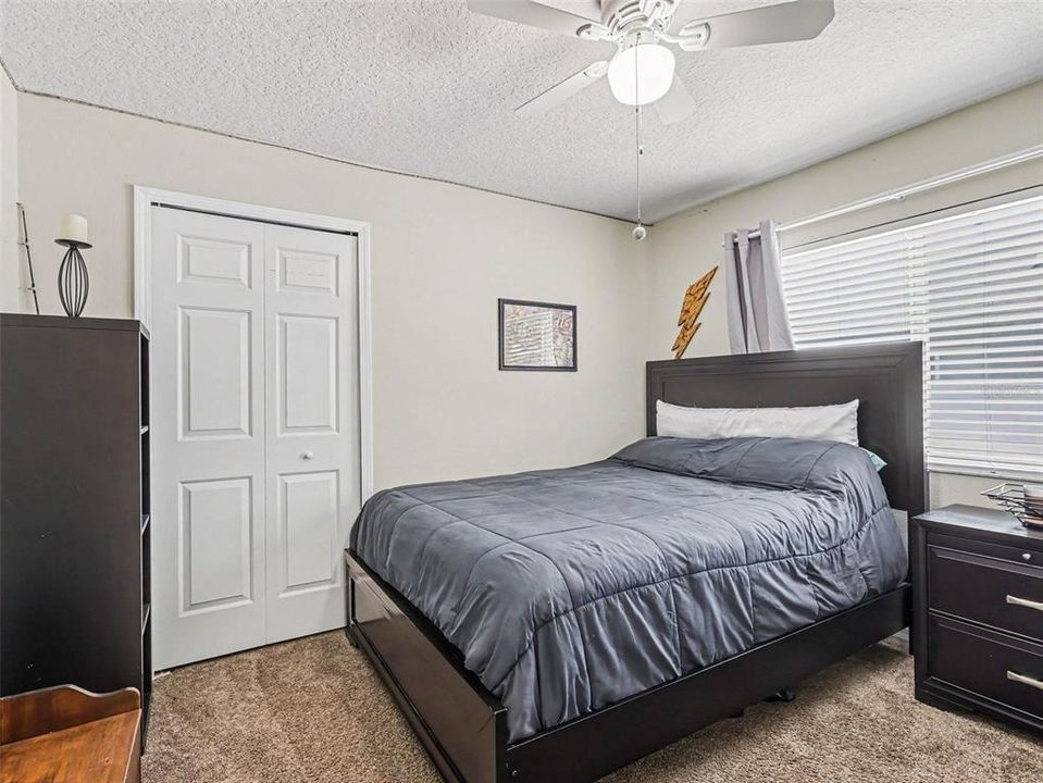 Activo con contrato: $375,000 (4 camas, 2 baños, 1550 Pies cuadrados)