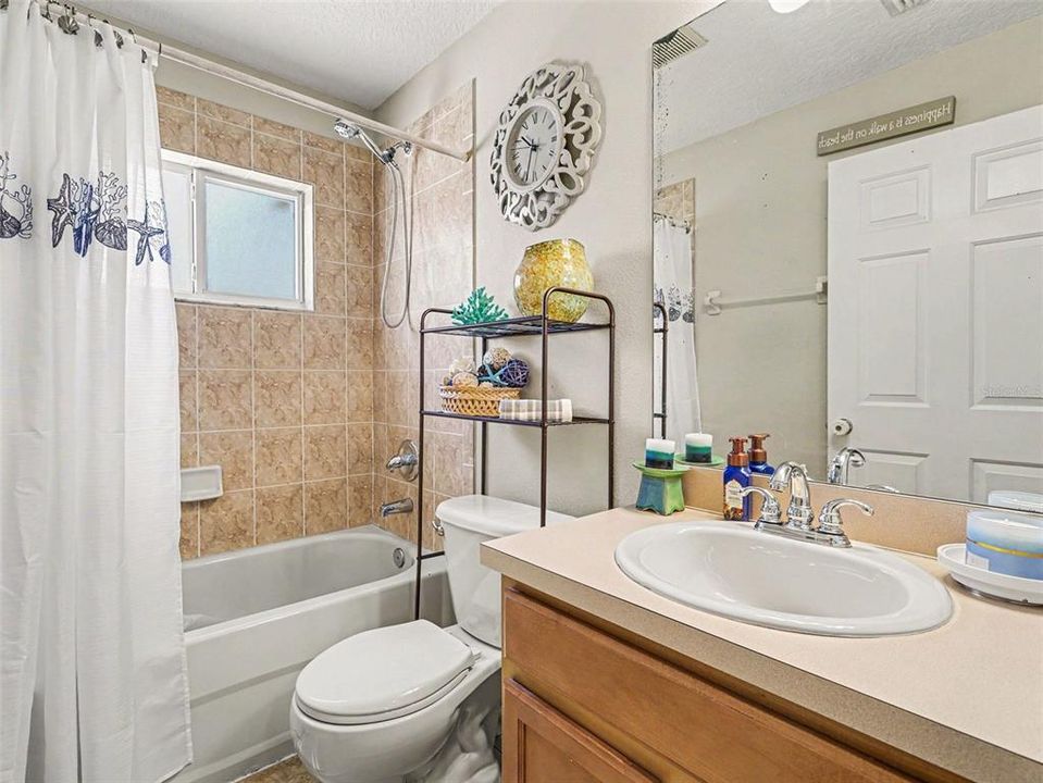 Activo con contrato: $375,000 (4 camas, 2 baños, 1550 Pies cuadrados)