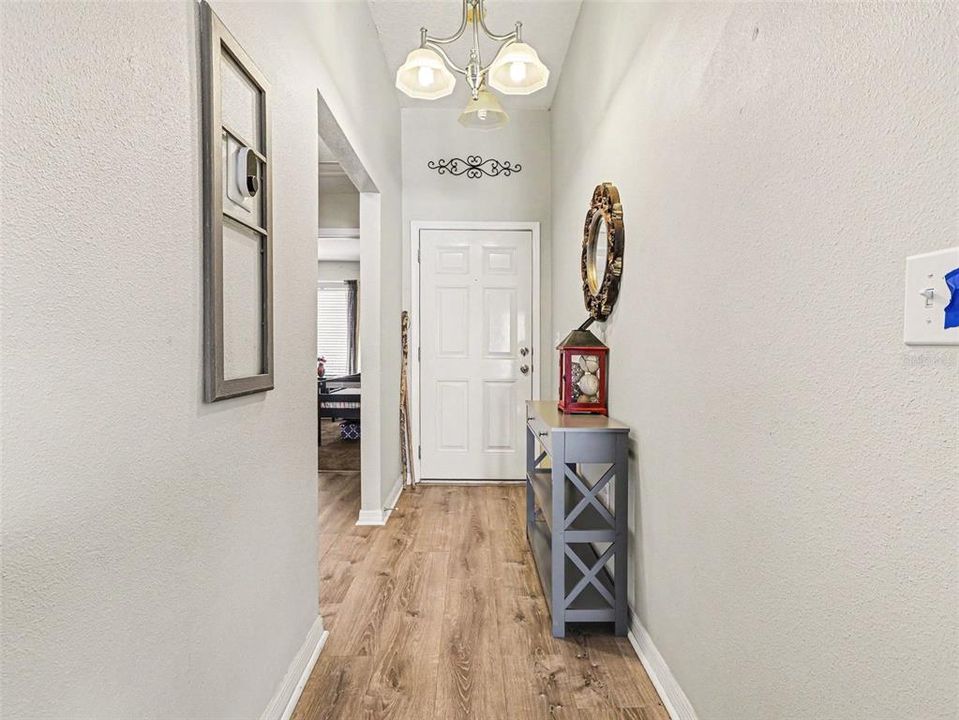 Activo con contrato: $375,000 (4 camas, 2 baños, 1550 Pies cuadrados)
